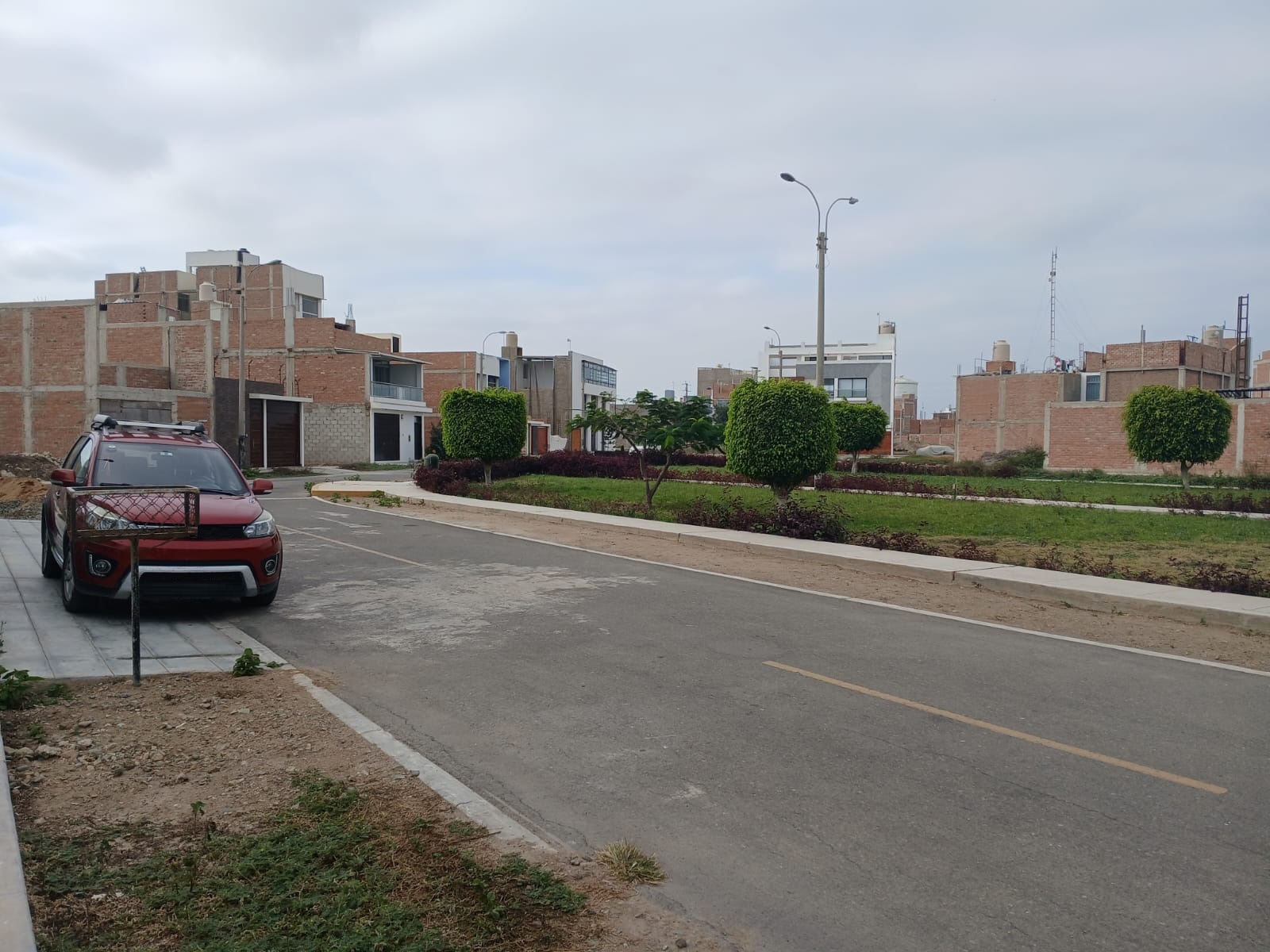 LOTE FRENTE A PARQUE EN CHICLAYO - URB. LOS NOGALES