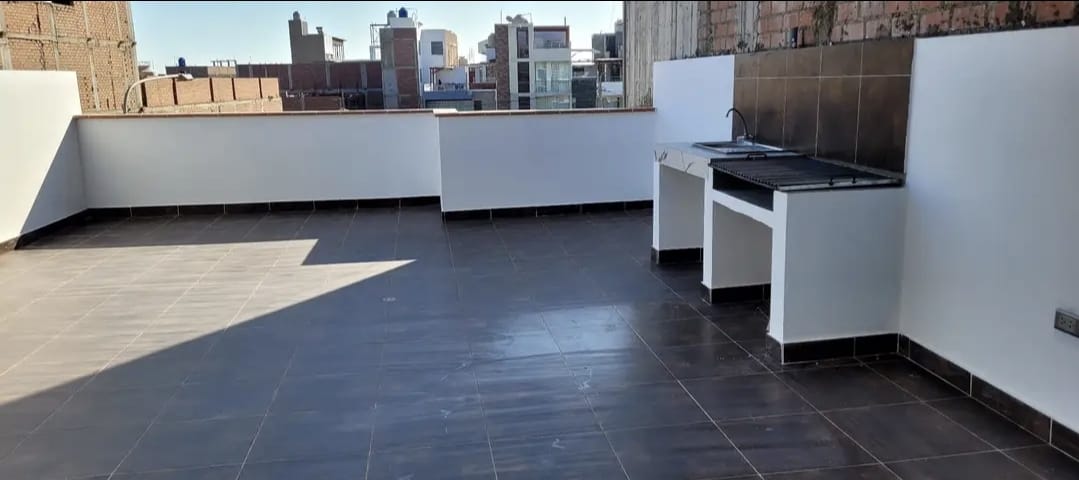 AMPLIA CASA DE ESTRENO EN CHICLAYO - URB LOS SAUCES
