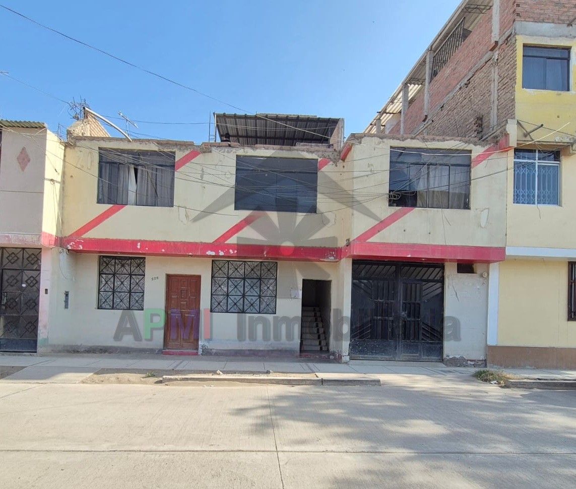 OCASIÓN: AMPLIA CASA EN LAMBAYEQUE A 3 CUADRAS DE UNPRG