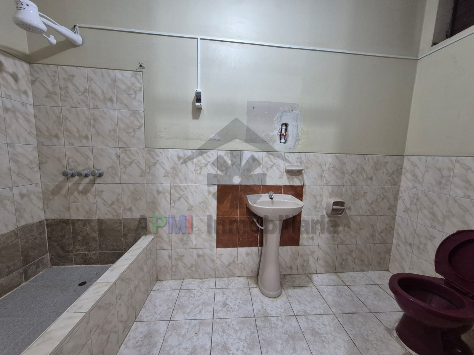 OCASIÓN: AMPLIA CASA EN LAMBAYEQUE A 3 CUADRAS DE UNPRG